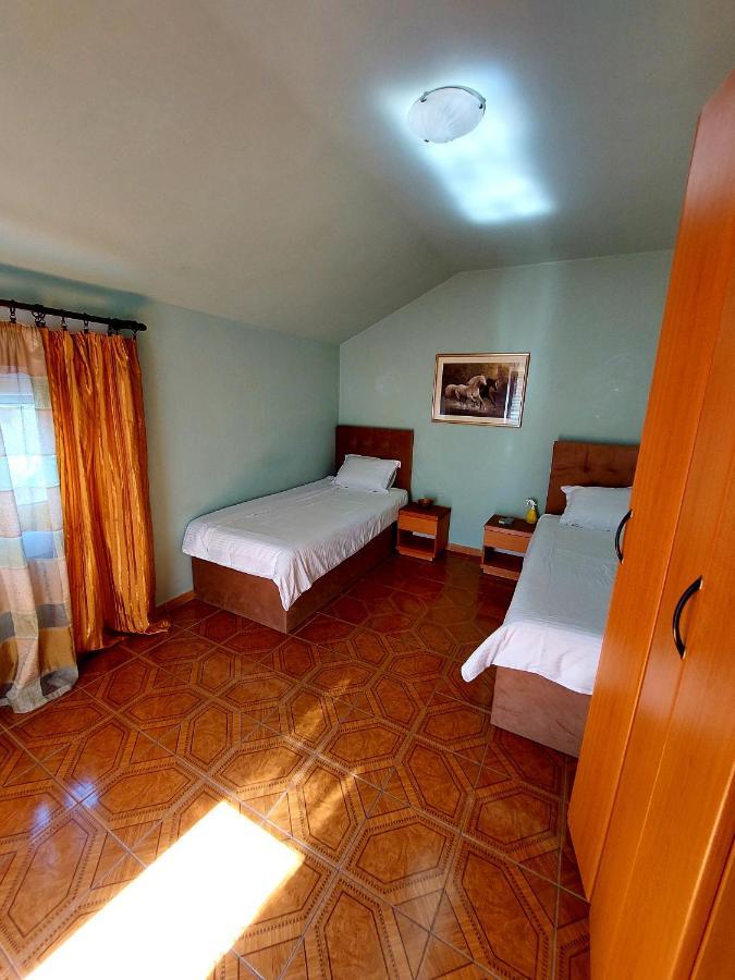 Apartments And Rooms Lijesevic Budva Phòng bức ảnh